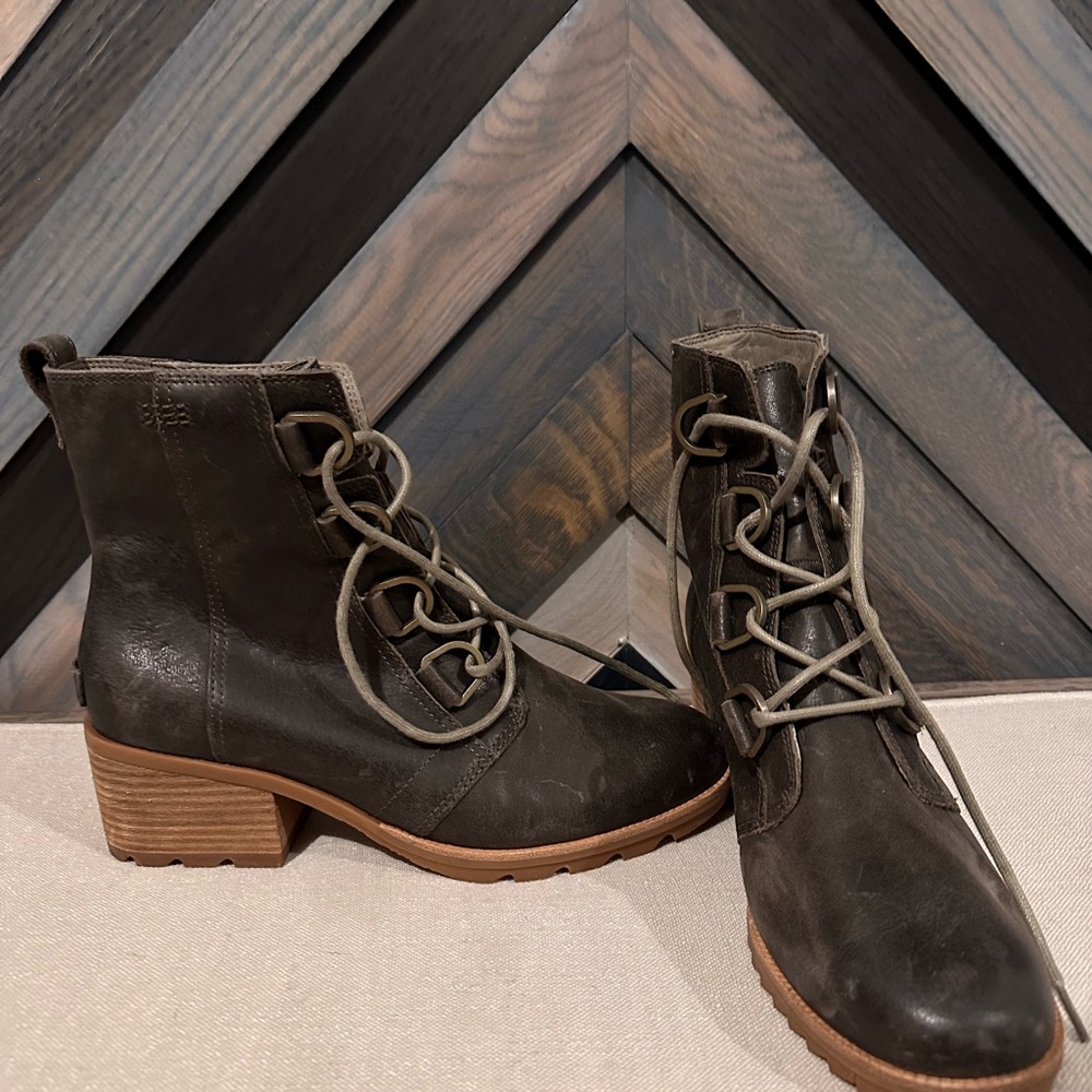 Women’s Sorel boots size 10